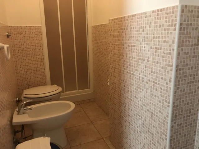 غرفة أساسية ثلاثية بسرير كوين بغرفة نوم واحدة بحمام خاص، Bed And Breakfast Triscele 3/4