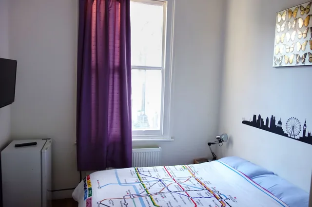 Standard, Double Bed, Shared Bathroom, Saint James Backpackers 2/5