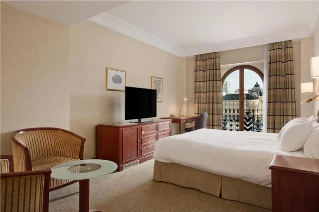 غرفة قياسية بسرير مزدوج، InterContinental Athenee Palace Bucharest an IHG hotel 2/2