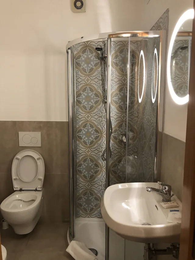 غرفة بسريرين منفصلين بحمام خاص، Hotel Francesco 7/8