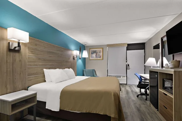 غرفة بسرير كينج للمدخنين لذوي الإعاقة، Quality Inn And Suites Vidalia 1/4