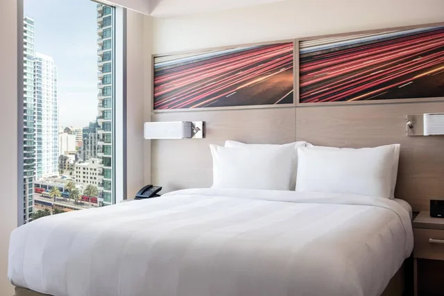 1 Bedroom, Suite, King Bed, Partial Bay View, Sofa، Residence Inn By Marriott San Diego Downtown Bayfront 1/3