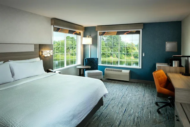 غرفة ديلوكس بسرير كينج أو كوين، Holiday Inn Express Corvallis-On The River 1/8