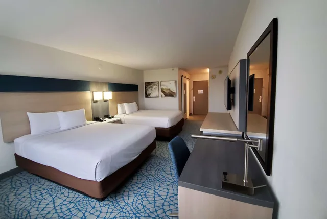 Room, 2 Queen Beds, Magic View، Holiday Inn Resort Kissimmee by the Parks 3/4