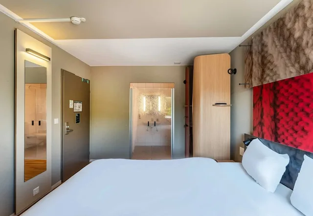 Room, Double Bed, B&B Hotel Rothrist Olten 2/6