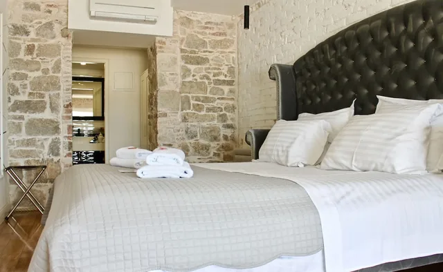 Loggia, Luxury, King Bed, Sea View، Galeria Valeria Seaside Downtown - MAG Quaint & Elegant Boutique Hotels 4/10