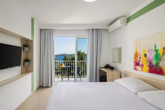 Comfort Double Room with Seaside Balcony، Bellevue Maradiso Casa by Aminess 2/9