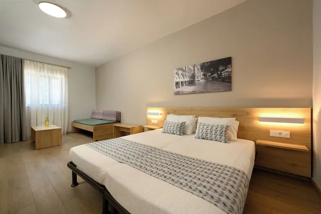 بنغل عائلي بسريرين منفصلين بإطلالة على الحديقة مع أريكة، Sunshine Corfu Hotel & Spa 2/5