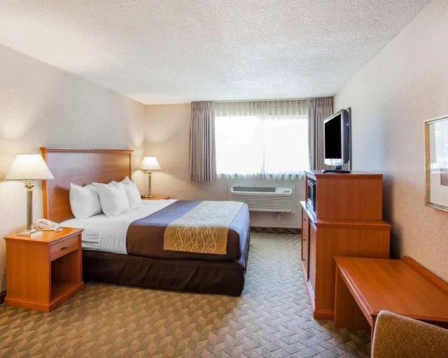 غرفة بسرير كينج، Quality Inn Kirkland 1/3