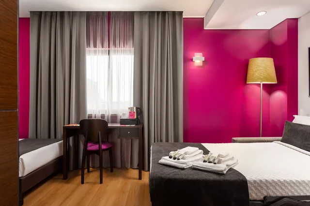 غرفة عائلية بسرير مزدوج وسريرين منفصلين، Hotel Luena 7/12
