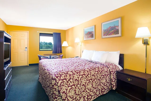 غرفة بسرير مزدوج، Days Inn By Wyndham Camilla 1/2