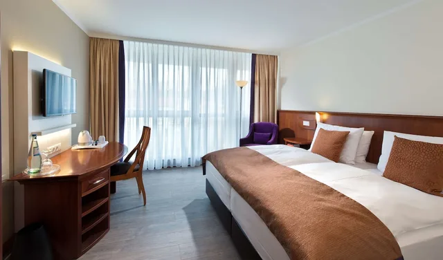 غرفة بريميوم بسريرين منفصلين في المبنى الرئيسي، Radisson Blu Park Hotel Conference Centre Dresden Radebeul 2/10
