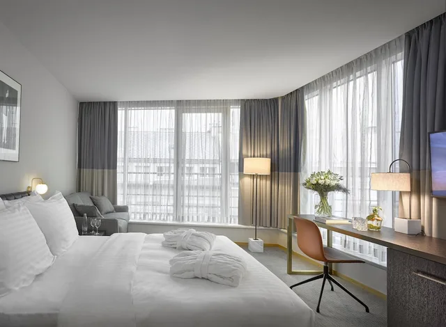 Urban, Premier, Queen Bed, Sofa, K+K Hotel Fenix 1/5