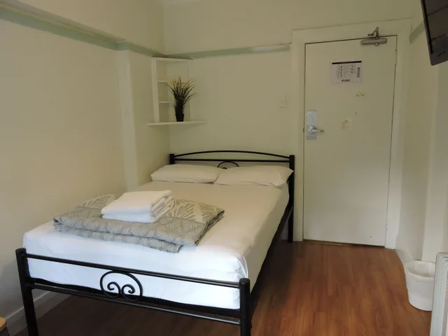غرفة بسرير مزدوج بحمام مشترك، Highfield Hotel 4/8