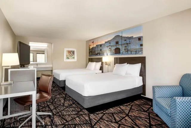 غرفة رباعية بسريرين كوين لذوي الإعاقة، Days Inn By Wyndham San Antonio Near Fiesta Park 2/3