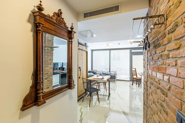 غرفة بسريرين منفصلين بشرفة، Villa Pera Suite Hotel 1/1