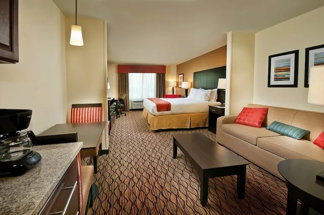 جناح بسريرين كوين مع أريكة لذوي الإعاقة، Holiday Inn Express Hotel Suites Pearsall 5/6