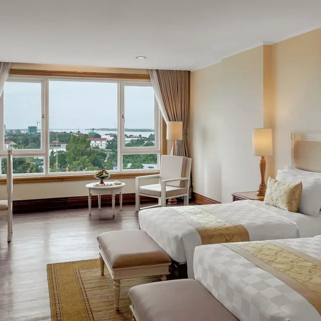Executive Suite, Sokha Phnom Penh Hotel 2/7