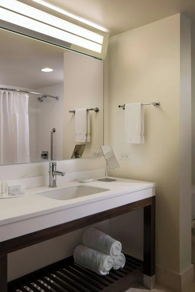 غرفة رباعية بسريرين مزدوجين، Courtyard Miami Dadeland 9/10