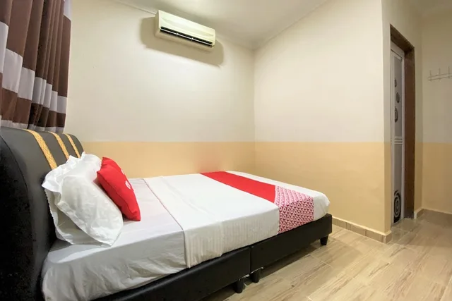 غرفة ديلوكس بسرير مزدوج، OYO 90205 Bayu Sintok Motel 2/5