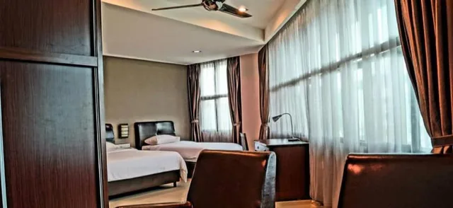 غرفة ديلوكس بسريرين منفصلين، Capital O Rail Hotel 2/2