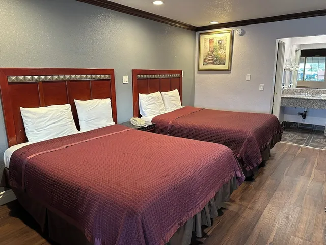 Standard, Single, 2 Queen Beds, Smoking، Americas Best Value Inn Corona 3/4