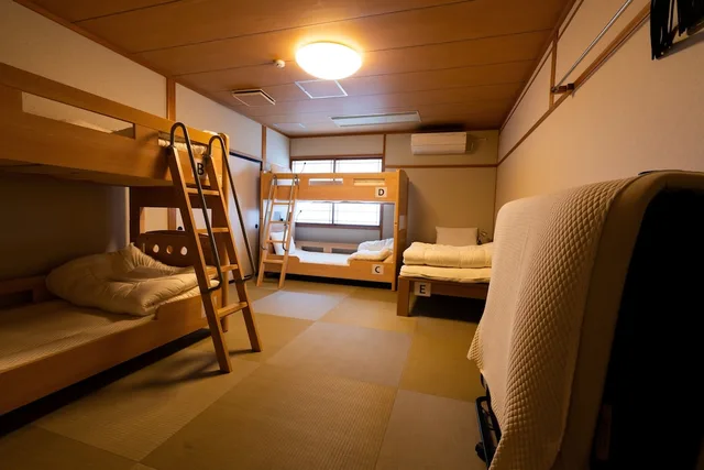 Private, Family, 1 Single and 2 Bunk Beds، Guest House Ouka - Hostel 4/10