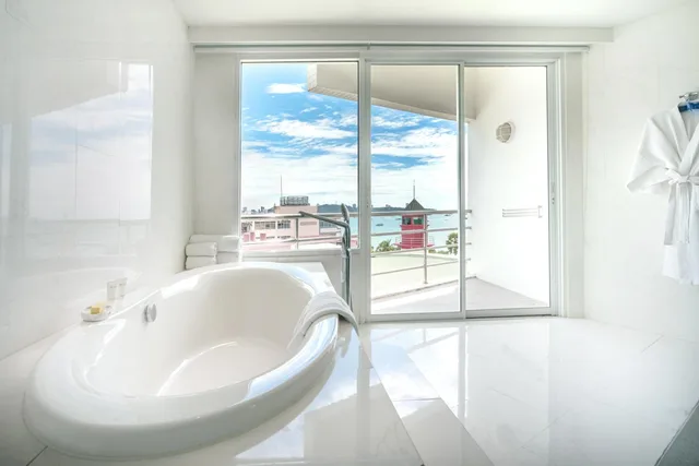 Panoramic Ocean View Suite.، The Cruise Hotel 8/17