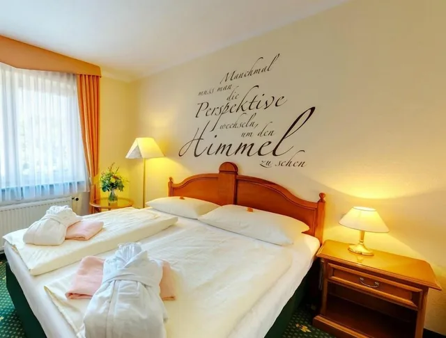 غرفة اقتصادية بسرير كوين، TRIHOTEL Rostock – Wellnesshotel Adults Only 1/2