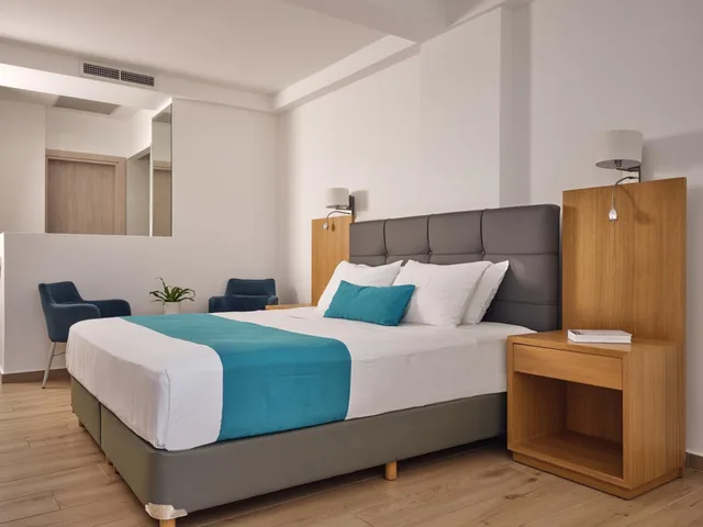 Superior, Double Bed, Shared Pool، Cavo Orient Beach Hotel 2/5