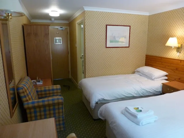 غرفة عائلية بسرير مزدوج وسرير بطابقين، Norseman Hotel 1/7