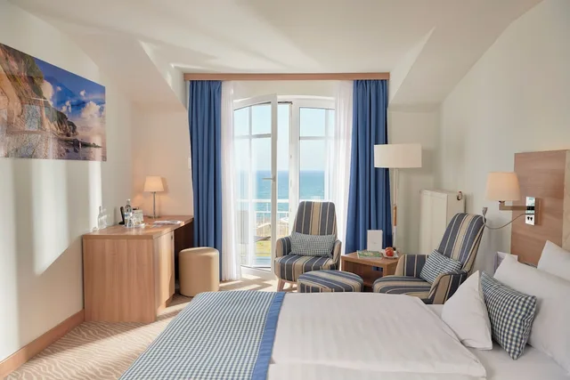 غرفة قياسية بسرير مزدوج بإطلالة على البحر بشرفة، Hotel Bernstein 4/8