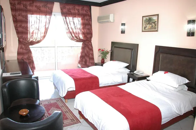 غرفة بسريرين مزدوجين بإطلالة على المسبح، Imperial Holiday Hotel 5/6