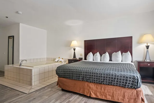 جناح بسرير كينج لذوي الإعاقة، Best Western Oakbrook Inn 1/2