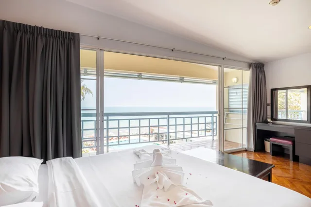 دوبلكس بسريرين منفصلين وسرير كينج بإطلالة على البحر مع أريكة، Chom View Hotel Hua Hin 1/7