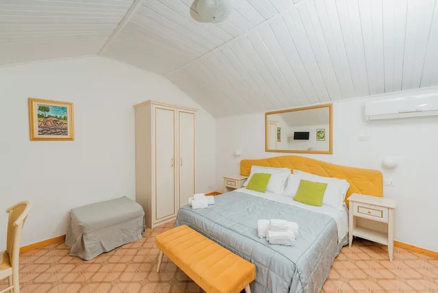 غرفة بسرير مزدوج بإطلالة على البحر في الملحق، HOTEL BACCO 3/10