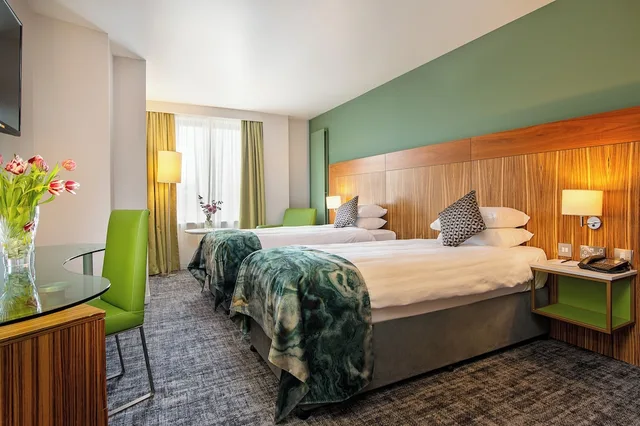 Standard, Twin Beds, Glasshouse Hotel 4/7