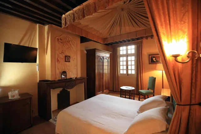غرفة رومانسية بسرير كينج، La Maison Des Consuls 3/5
