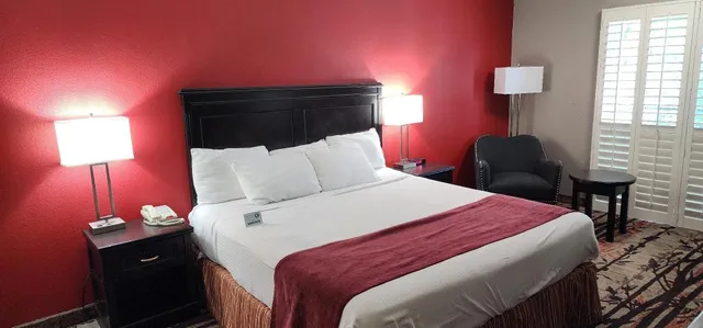 غرفة بسرير كينج بإطلالة على الحديقة، Laguna Hills Lodge 1/2