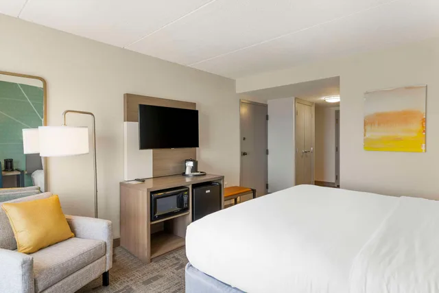 غرفة بسرير مزدوج، Comfort Inn & Suites Watertown - 1000 Islands 3/6