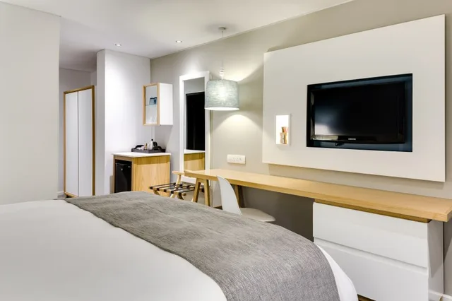 غرفة قياسية بسرير مزدوج، Protea Hotel by Marriott Cape Town Sea Point 2/2