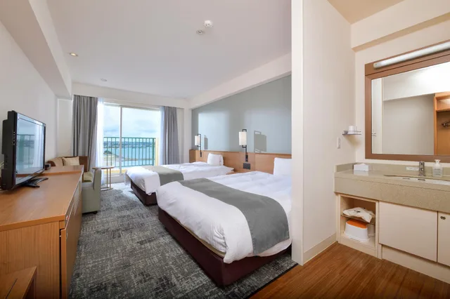 غرفة بسريرين منفصلين بإطلالة على البحر في المبنى الرئيسي، Vessel Hotel Campana Okinawa 1/1