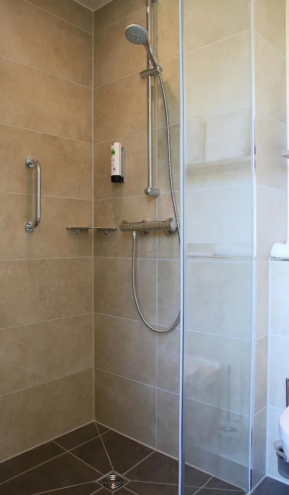 غرفة قياسية بسريرين منفصلين في طابق مرتفع، HARBR. hotel Konstanz 8/8