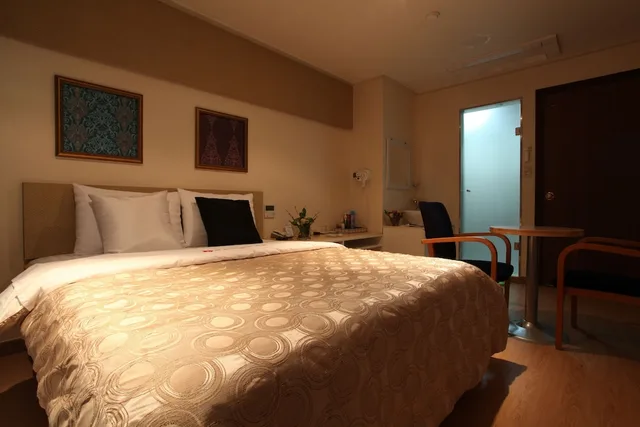 غرفة قياسية بسرير مزدوج، Yuwon Hotel 1/3