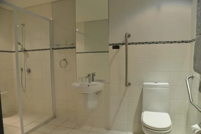 غرفة بسريرين منفصلين لذوي الإعاقة، Fountains Hotel 2/2