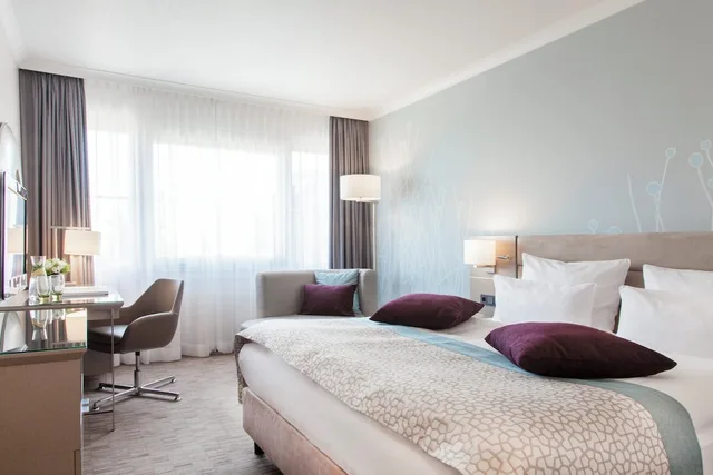 غرفة قياسية بسرير كينج في طابق مرتفع، Crowne Plaza Berlin City Centre Ku damm 1/7