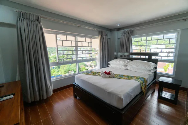 Loft, Family, 3 Double Beds, One Averee Bay Hotel 1/1