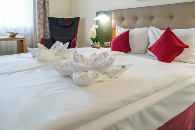 غرفة كومفورت كبيرة بسرير كوين، Plaza Hotel Blankenburg Ditzingen Sure Hotel Collection 4/10