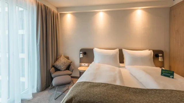 غرفة قياسية بسرير كينج وسرير كوين، Holiday Inn Hamburg Berliner Tor 9/10
