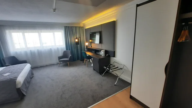 غرفة بريميوم بسرير كوين بإطلالة على البحر، Holiday Inn Calais 1/1